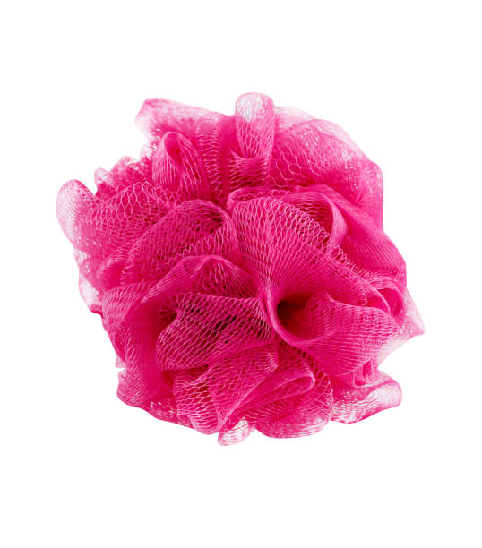 loofah de exfoliación rosa aislado en blanco - esponja de lufa fotografías e imágenes de stock