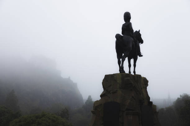 monumento a los grises escoceses reales. edimburgo, escocia - british colony fotografías e imágenes de stock