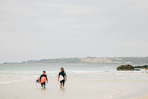 istock Go surfing with friends 1312610586