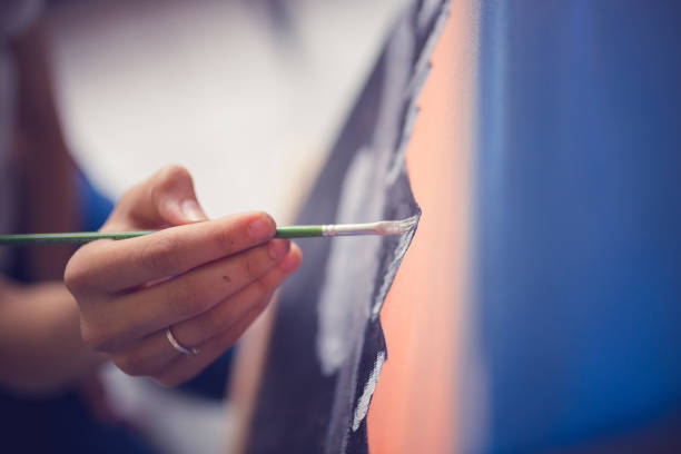 istock Artist in action 1312624194