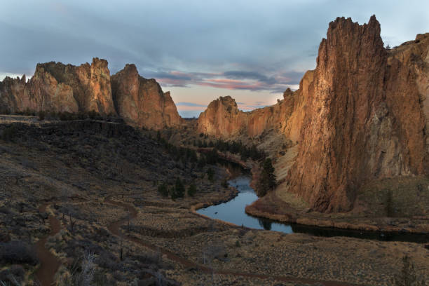 istock Sunrise at Smith rock state park in Central Oregon 1312651838