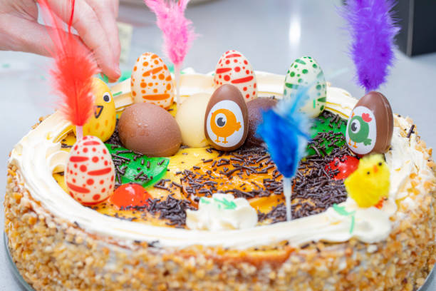 Easter decorations on easter cake, tiny cute chicks and chocolate eggs Easter decorations full with color, tiny chicks in close-up images, Mona de pascua. godfather godparent stock pictures, royalty-free photos & images