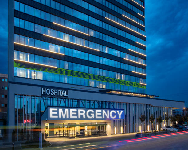 edificio moderno del hospital - arquitectura exterior fotografías e imágenes de stock
