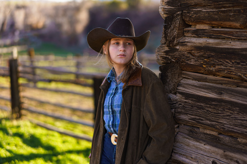 Cowgirl Environmental Outdoor Portraits - Girl wearing western wear in rural outdoor setting.