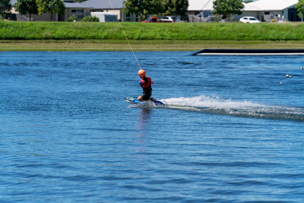 imparare a wakeboard - life jacket little boys lake jumping foto e immagini stock