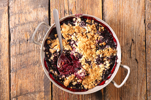 blueberry crumble on wood background