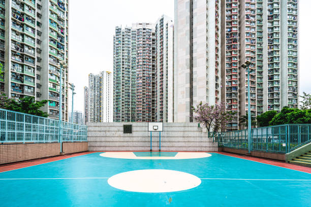 красочная баскетбольная площадка в городе гонконг - court building стоковые фото и изображения
