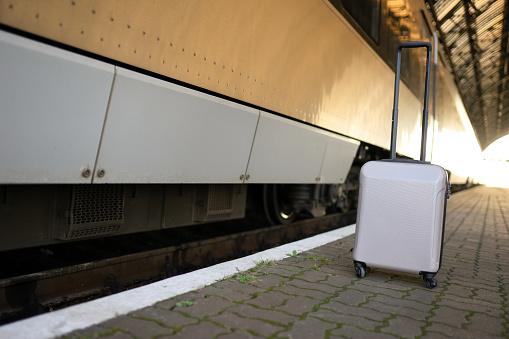 Tren Yakınındaki Tren Istasyonunda Seyahat Sırasında Tekerlek