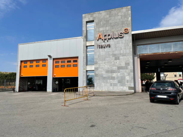Sabadell, Spain, 04 16 2021, applus iteuve (ITV) car control station Sabadell, Spain, 04/16/2021, applus iteuve (ITV) car control station itv photos stock pictures, royalty-free photos & images