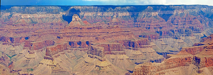 The Colorado Canyon is a gorge of colossal dimensions or set of canyons of different ages, joined by erosion and located in the Arizona desert