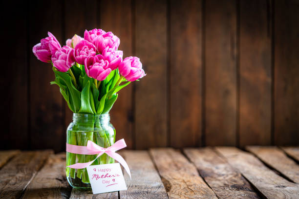 pink tulips bouquet for mother's day - bouquet mothers day tulip flower imagens e fotografias de stock