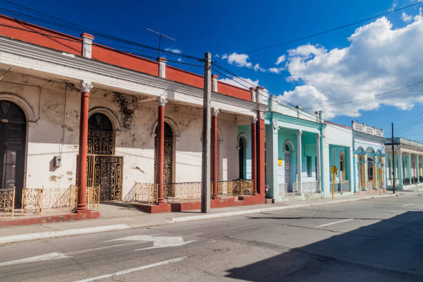 casas tradicionales en guantánamo, cu - guantanamo bay fotografías e imágenes de stock