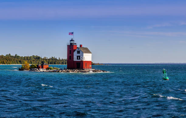 farol de round island - straits of mackinac - fotografias e filmes do acervo