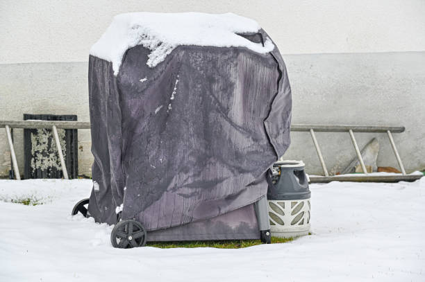 istock covered gas grill standing outdoors  in snow 1312919925