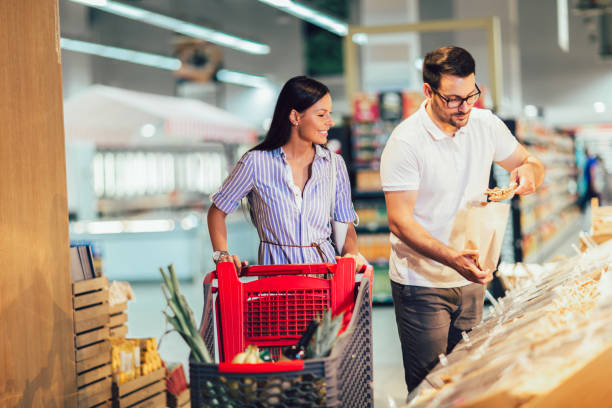 istock Couple bying products in zero waste shop 1312931176