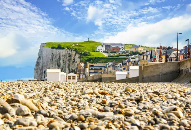 Photo of Seas-les-Bains. Pebble beach and cliff. Seine-Maritime. Normandy