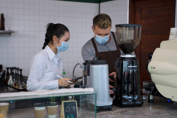 istock Service at coffee shop. 1312939101