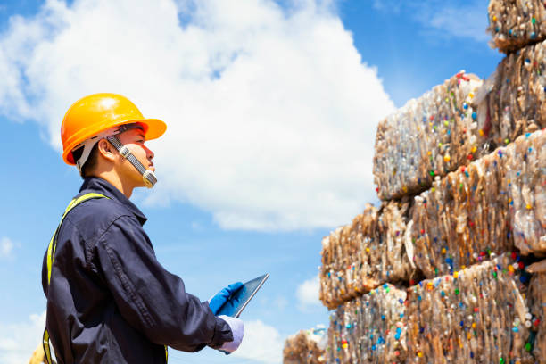 istock Engineer and recycle. Engineers standing in recycling center. Male foreman wearing protective equipments and holding tablet. 1312941467