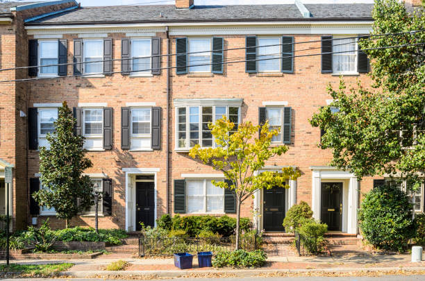 row of new brick town houses in a residential district on a sunny autumn day - 2547 imagens e fotografias de stock