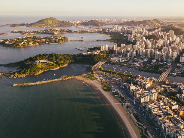 veduta aerea della città di vitória a espírito santo - brasile - southeastern region immagine foto e immagini stock