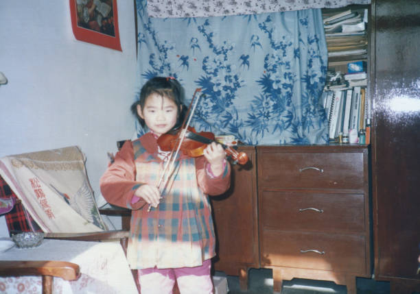 china little girl photos of real life degli anni '80 - toddler music asian ethnicity child foto e immagini stock