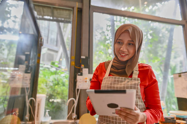 istock Young entrepreneur doing finance at cafe 1313096833