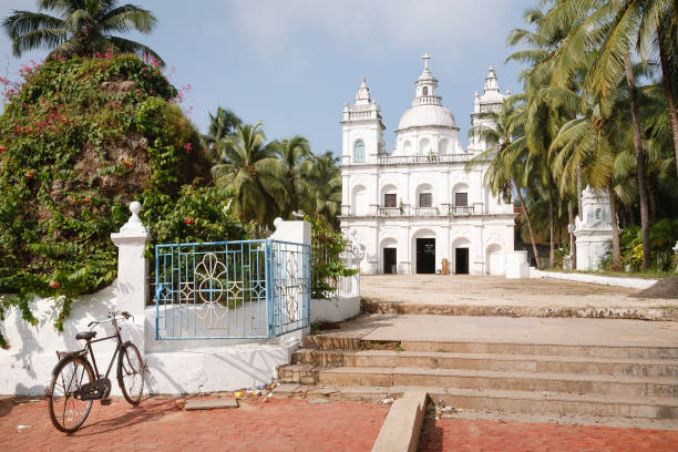 iglesia de san alex, calangute, goa, india - panjim fotografías e imágenes de stock