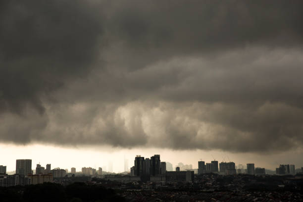 istock Late drama in the city 1313120766