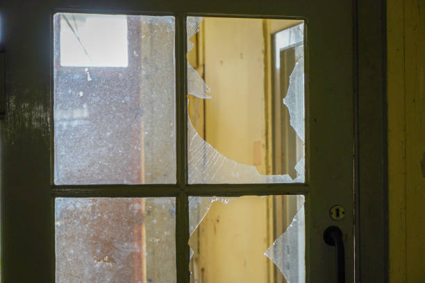 istock Old wooden frame and broken glass window on an old building for renovation 1313139794