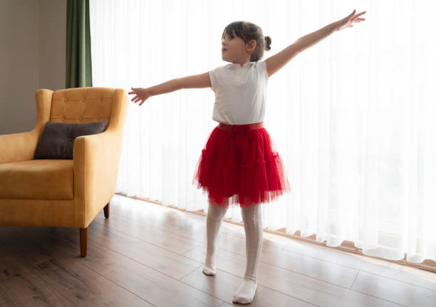 istock Little girl playing 1313152504