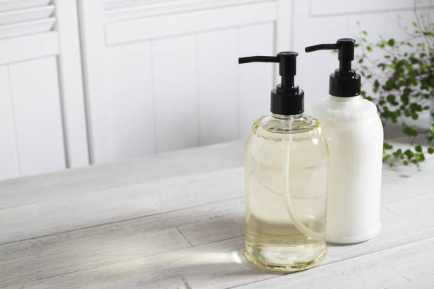 shampoo-flasche. bild der badezeit. - shampoo stock-fotos und bilder