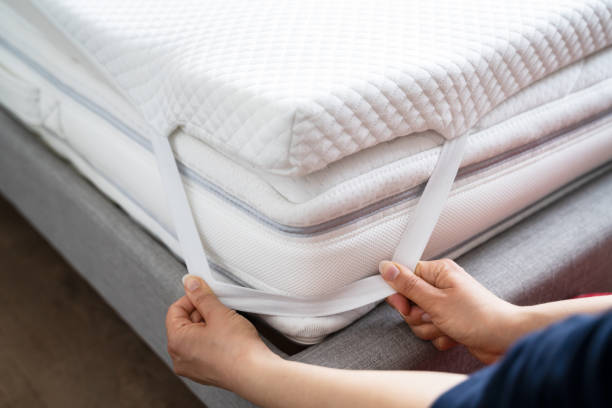 istock Mattress Topper Being Laid 1313266721