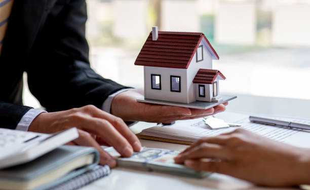 istock Real estate broker agent presenting and consult to customer 1313290638