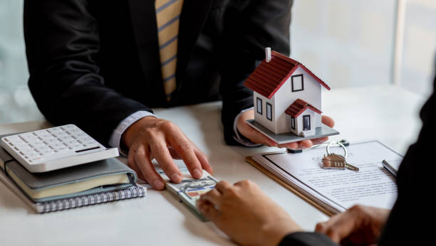 istock Real estate broker agent presenting and consult to customer 1313290644