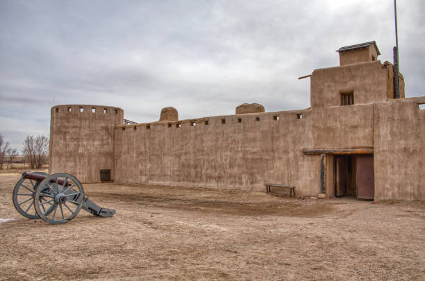 stary bent fort narodowy obiekt historyczny - charles bent zdjęcia i obrazy z banku zdjęć