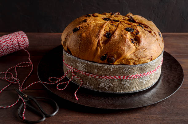 istock Italian Panettone 1313303322