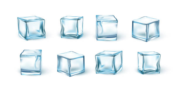 illustrations, cliparts, dessins animés et icônes de ensemble de glaçons bleus. eau douce congelée froide dans l’illustration carrée de vecteur de forme. quatre morceaux réalistes de bloc de cristal pour des cocktails, réfrigérateur sur le fond horizontal blanc - ice crystal textured ice winter