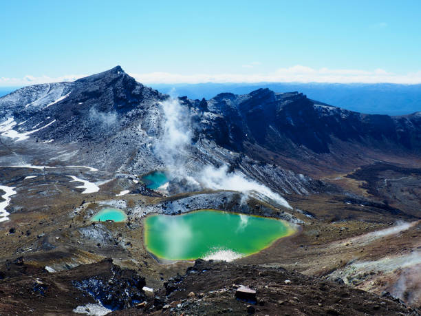 화산의 호수 - tongariro crossing 뉴스 사진 이��미지