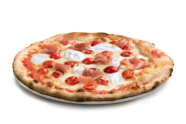 pizza margherita z szynką utwardzoną i pomidorkami koktajlowymi – autentyczne włoskie jedzenie - cherry tomato tomato sauce isolated close up zdjęcia i obrazy z banku zdjęć