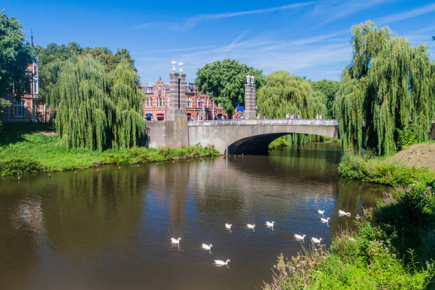 The bridge dates from the 16th century, making it one of the oldest bridges in Delft.
