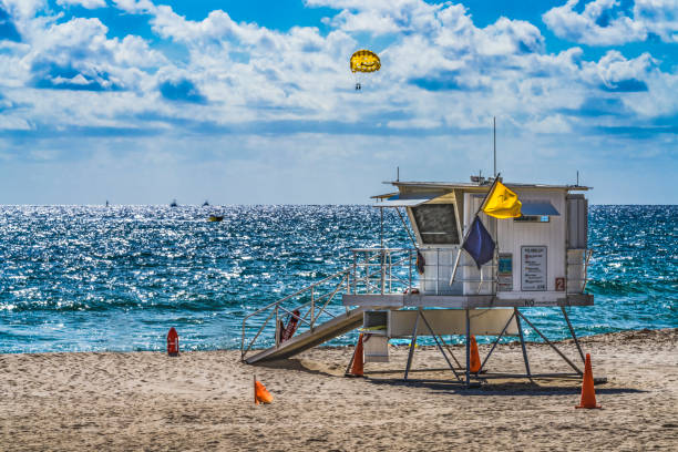 인명 구조 역 비치 블루 오션 포트 로더데일 플로리다 - fort lauderdale florida beach lifeguard 뉴스 사진 이미지