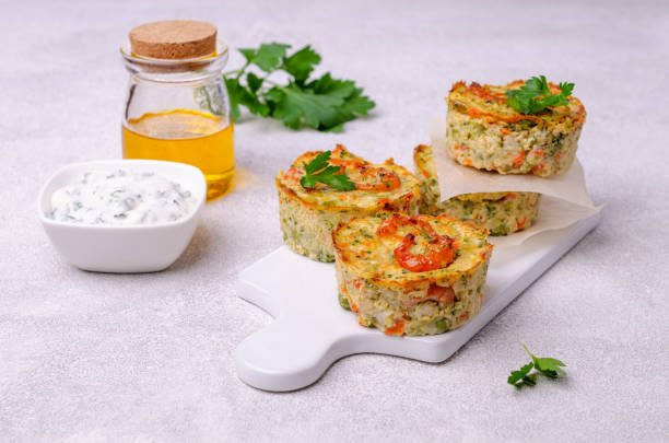 gemüsemuffins mit garnelen - cauliflower roasted parsley cooked stock-fotos und bilder