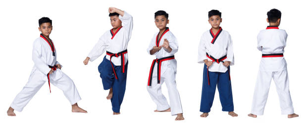 taekwondo каратэ kid спортсмен молодой подросток показать традиционные боевые действия - do kwon стоковые фото и изображения