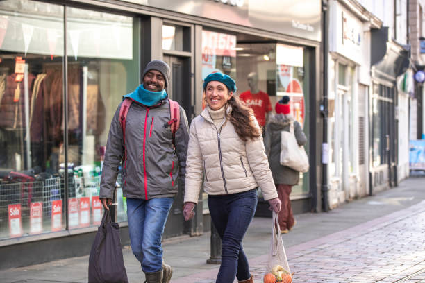 istock Happy Couple Shopping 1313429755
