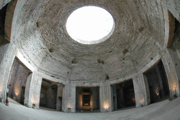 italia roma 4.4.2019 vista de la sala circular de domus aurea del emperador nerone en roma, italia - domus fotografías e imágenes de stock