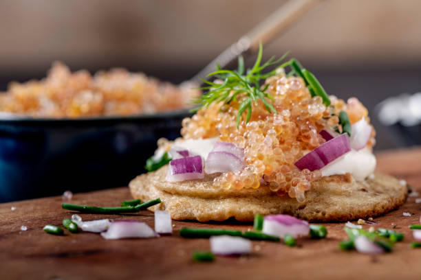 blinis with creme fraiche and  danish caviar - creme fraiche imagens e fotografias de stock