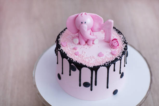 istock The first cake for a baby 1313455195