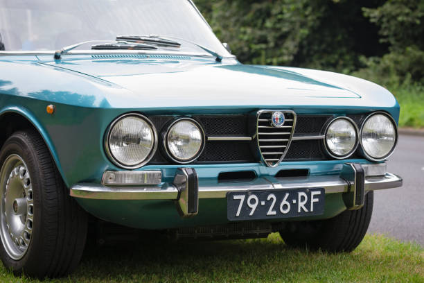 dutch classic 1971 alfa romeo 1750 gtv car - 1750 imagens e fotografias de stock