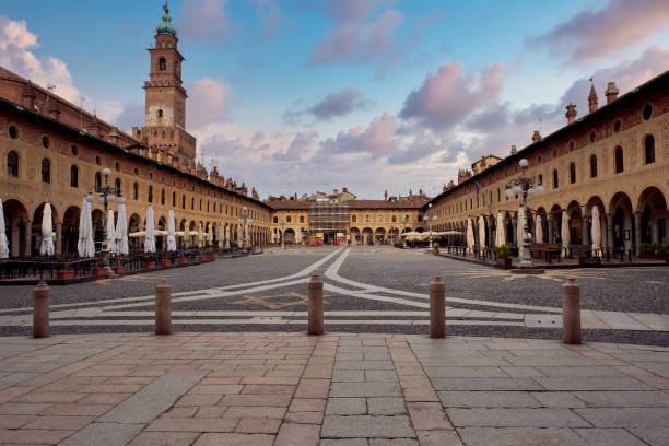 piazza ducale rinascimentale a vigevano. immagine a colori - milan italy italy castello sforzesco color image foto e immagini stock