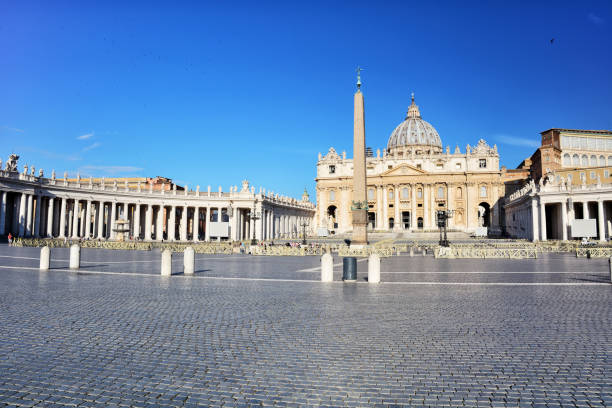 базилика святого петра, ватикан - vatican dome michelangelo europe стоковые фото и изображения